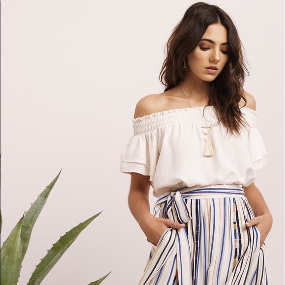 ASTR ‘Cameron’ Off the Shoulder Top - Picture 1 of 8